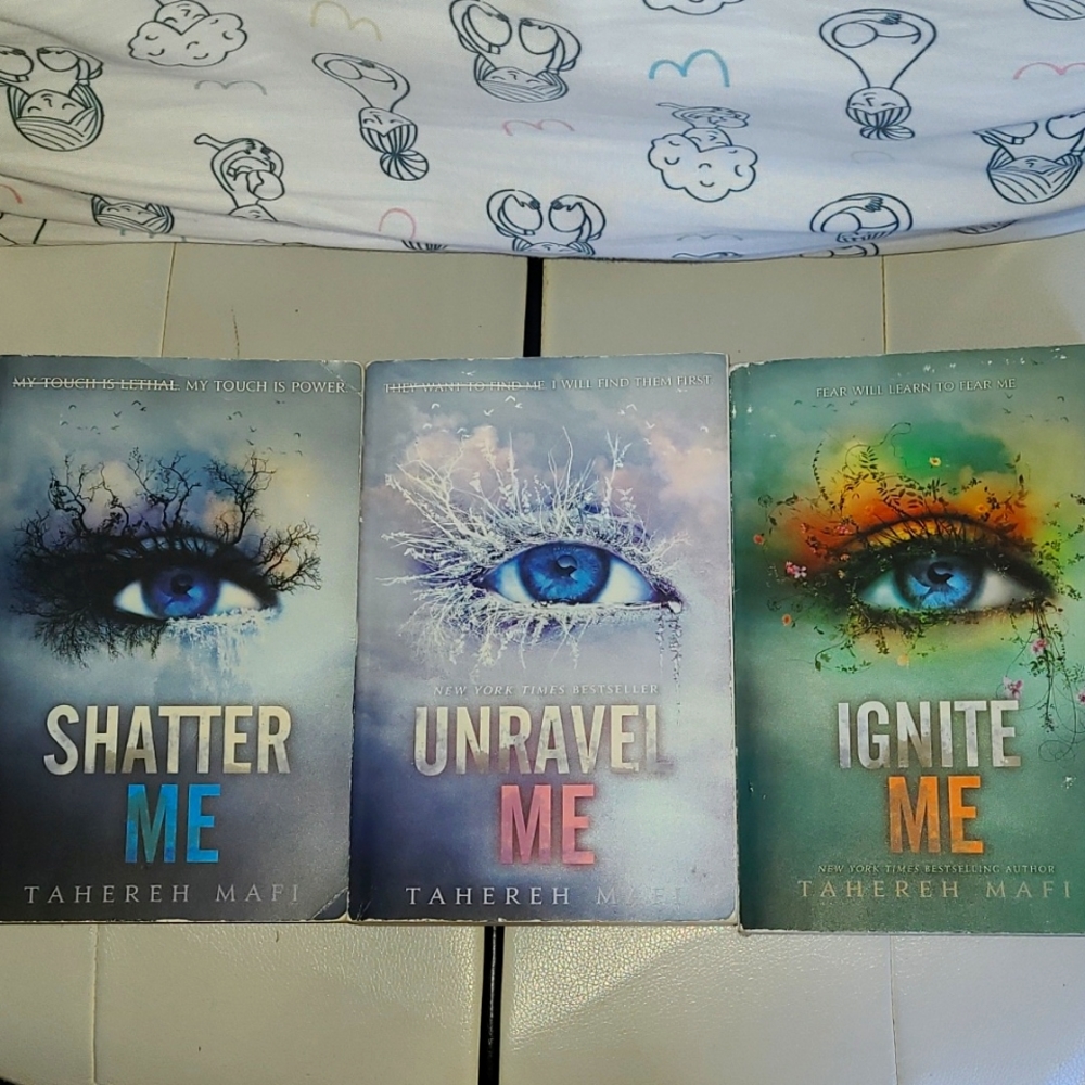 Shatter Me by Tahereh Mafi